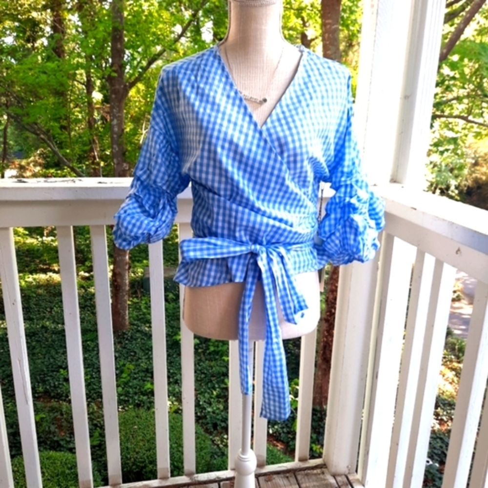 💙NEW!Plaid wrap top with bubble sleeves-SEXY!